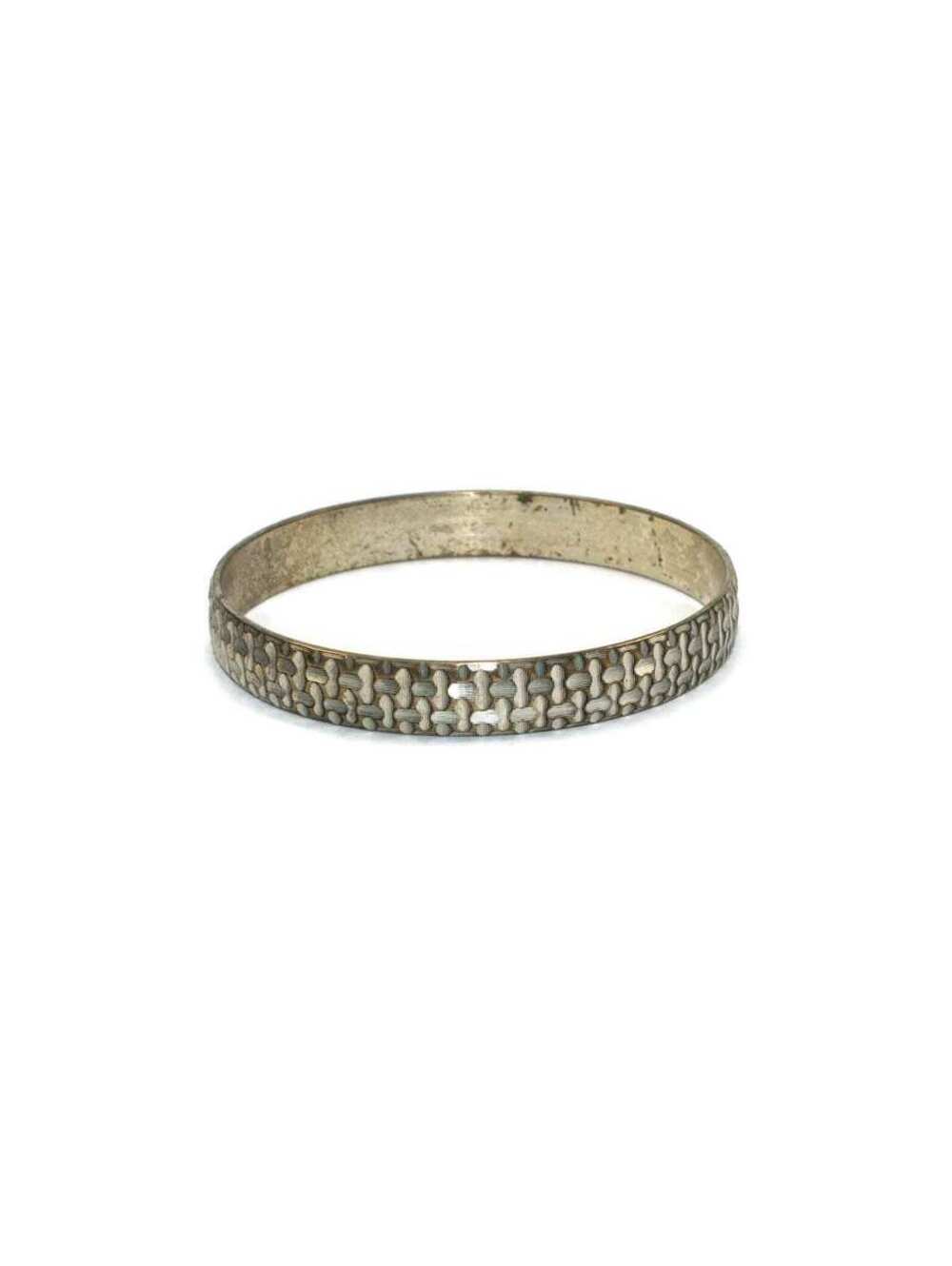 Vintage Textured Silver Tone 8 Inch Bangle Bracelet.
